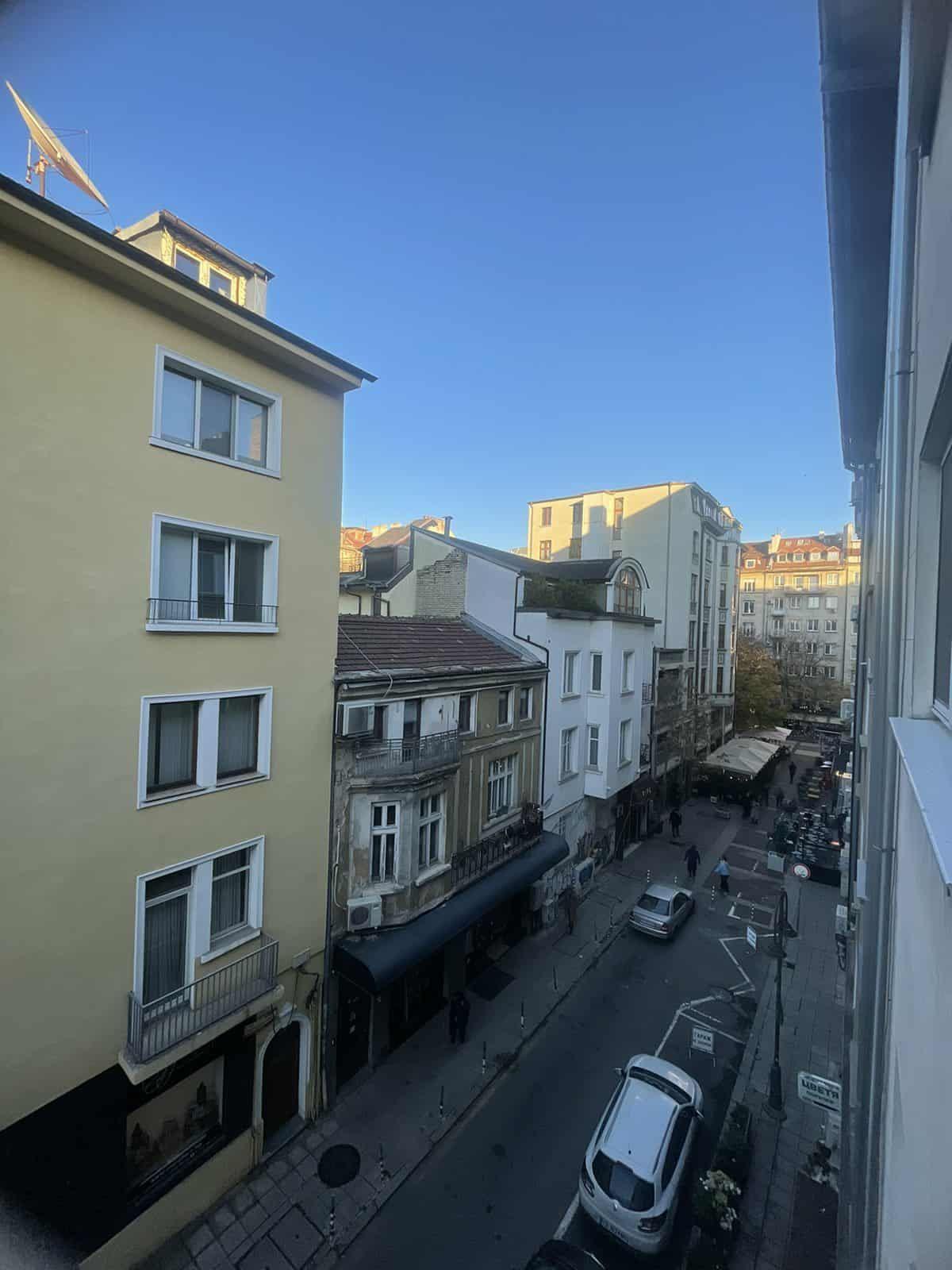 Под наем в София тристаен Център ID 2214305