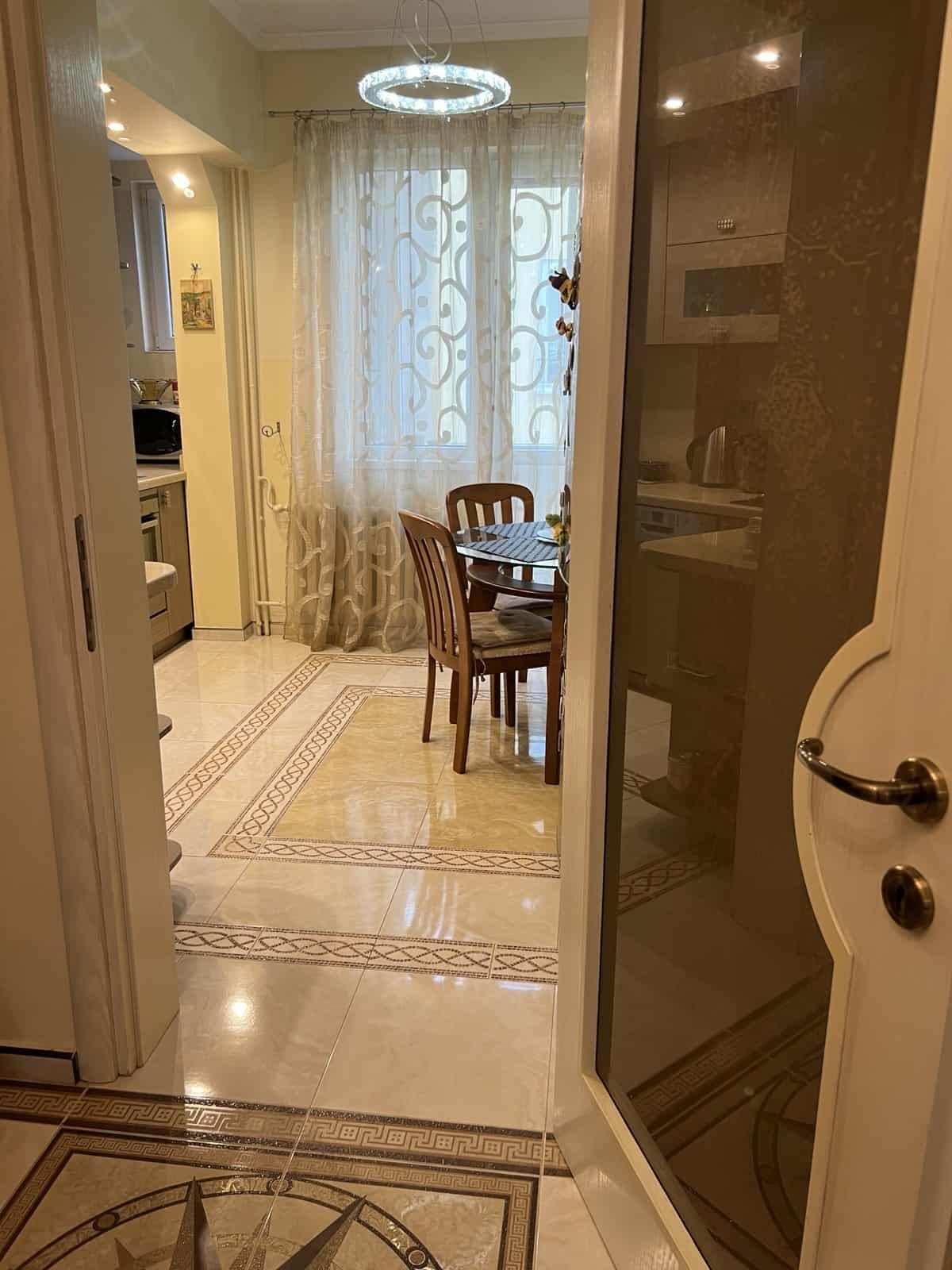Под наем в София тристаен Център ID 2214305