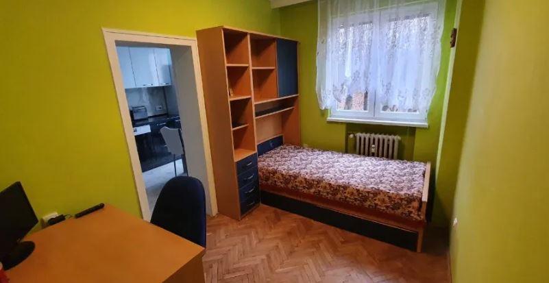 Тристаен апартамент под наем в ж.к. Гео Милев, 2132388