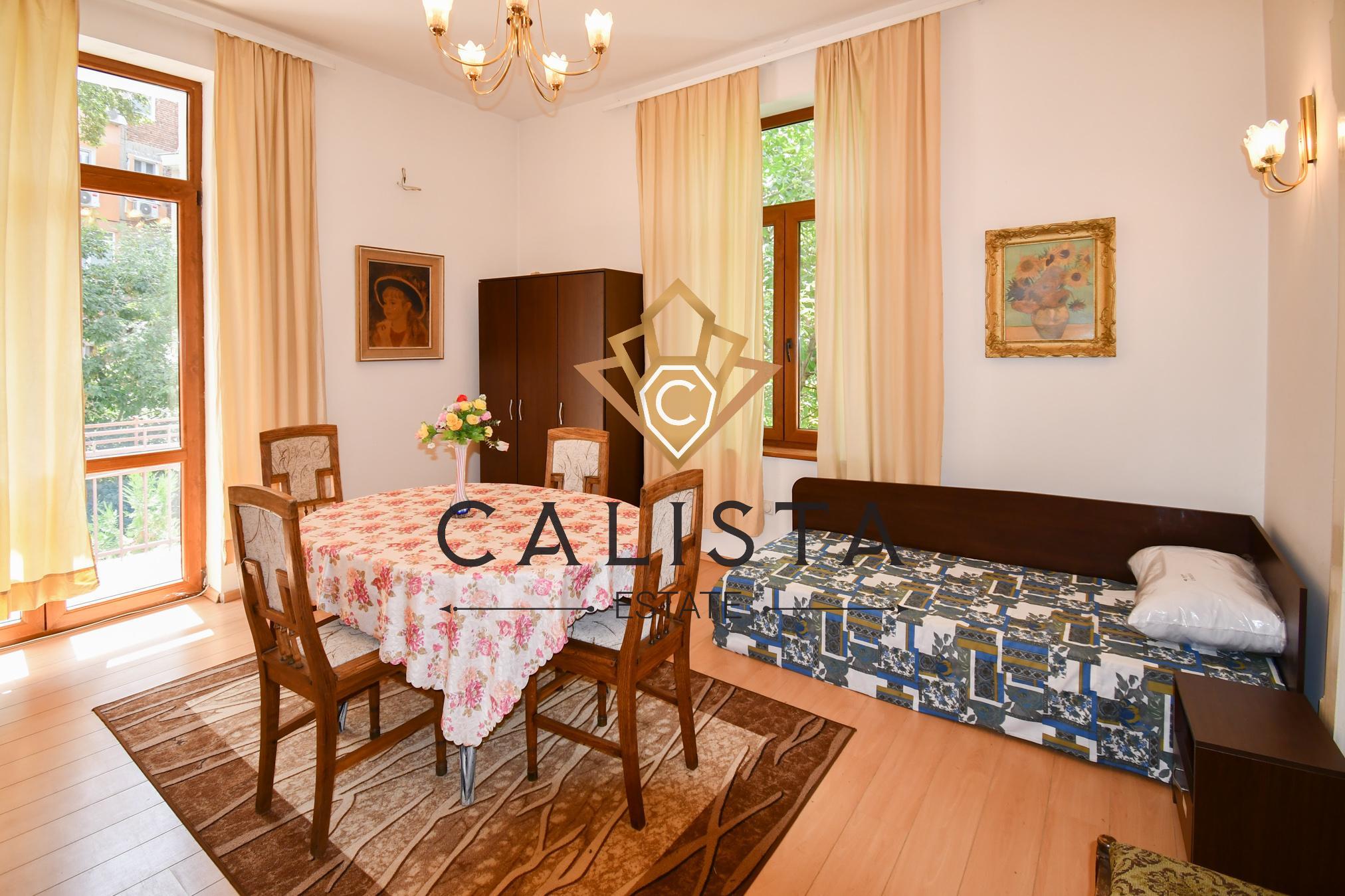 Под наем в София тристаен Център-ЦУМ ID 2140676