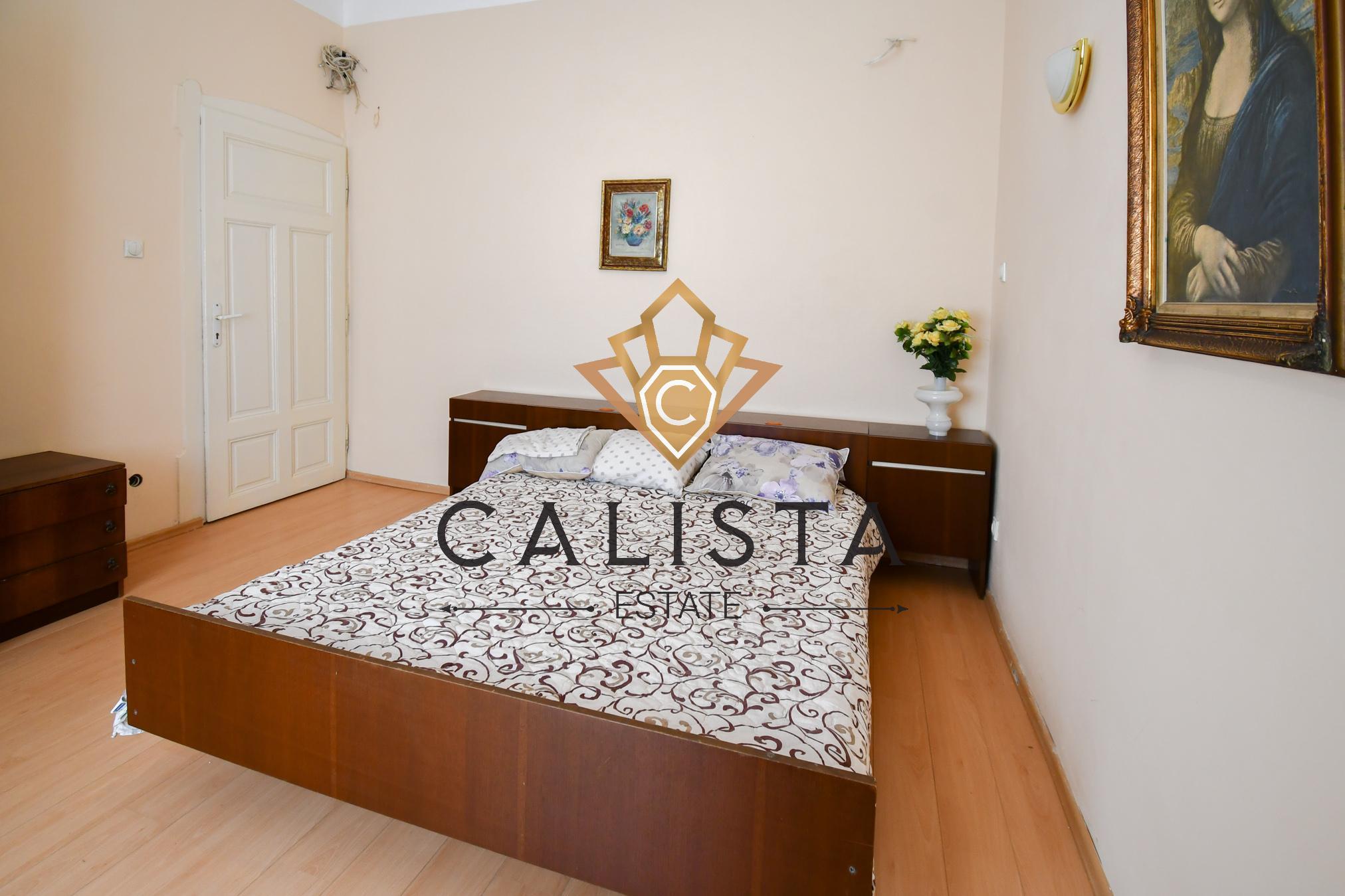 Под наем в София тристаен Център-ЦУМ ID 2140676