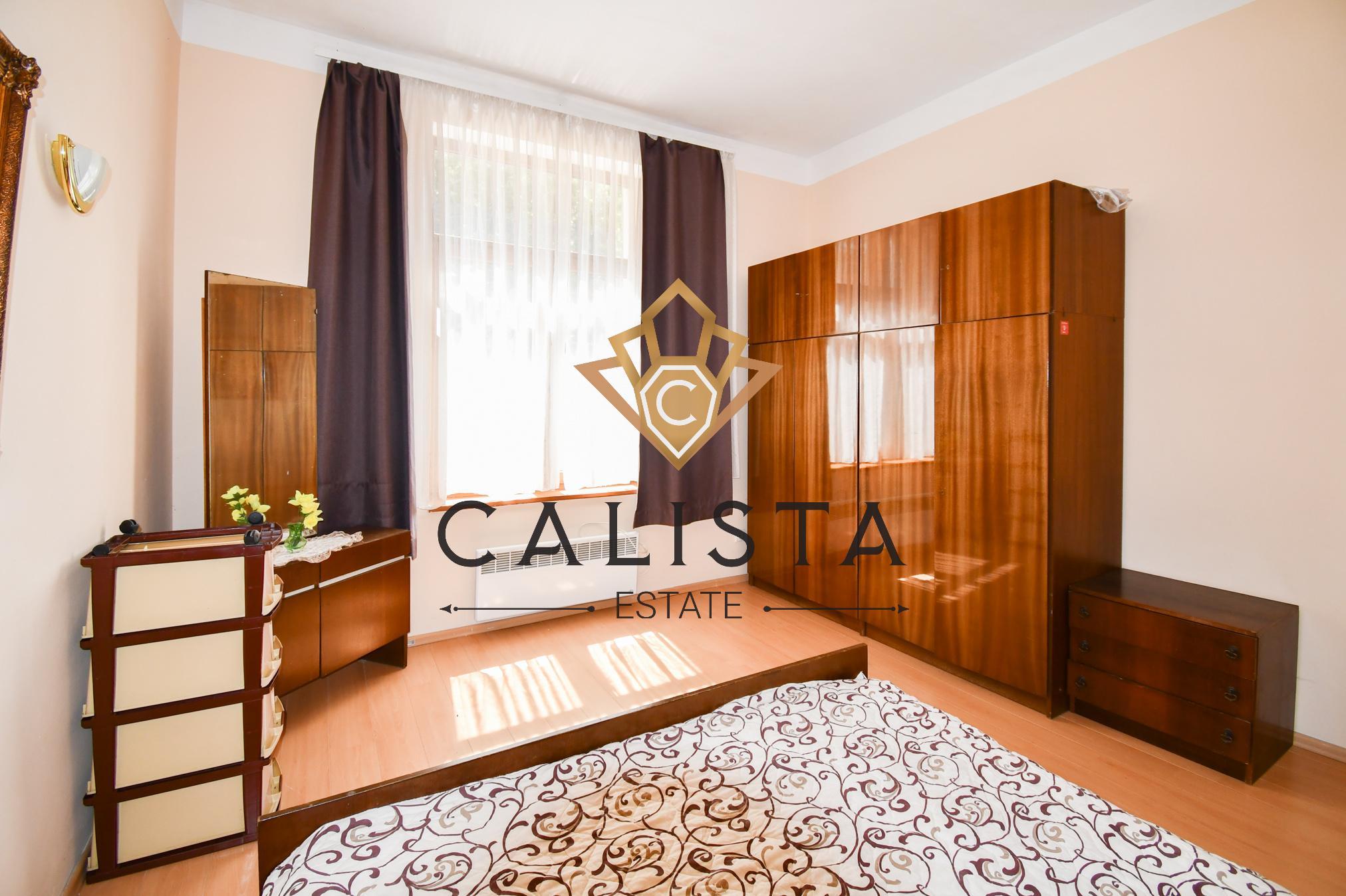 Под наем в София тристаен Център-ЦУМ ID 2140676