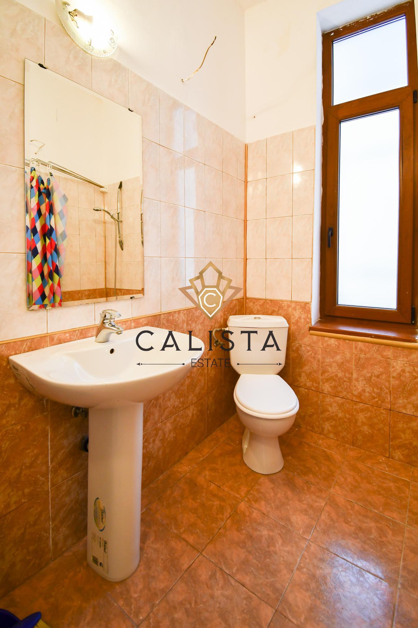 Под наем в София тристаен Център-ЦУМ ID 2140676