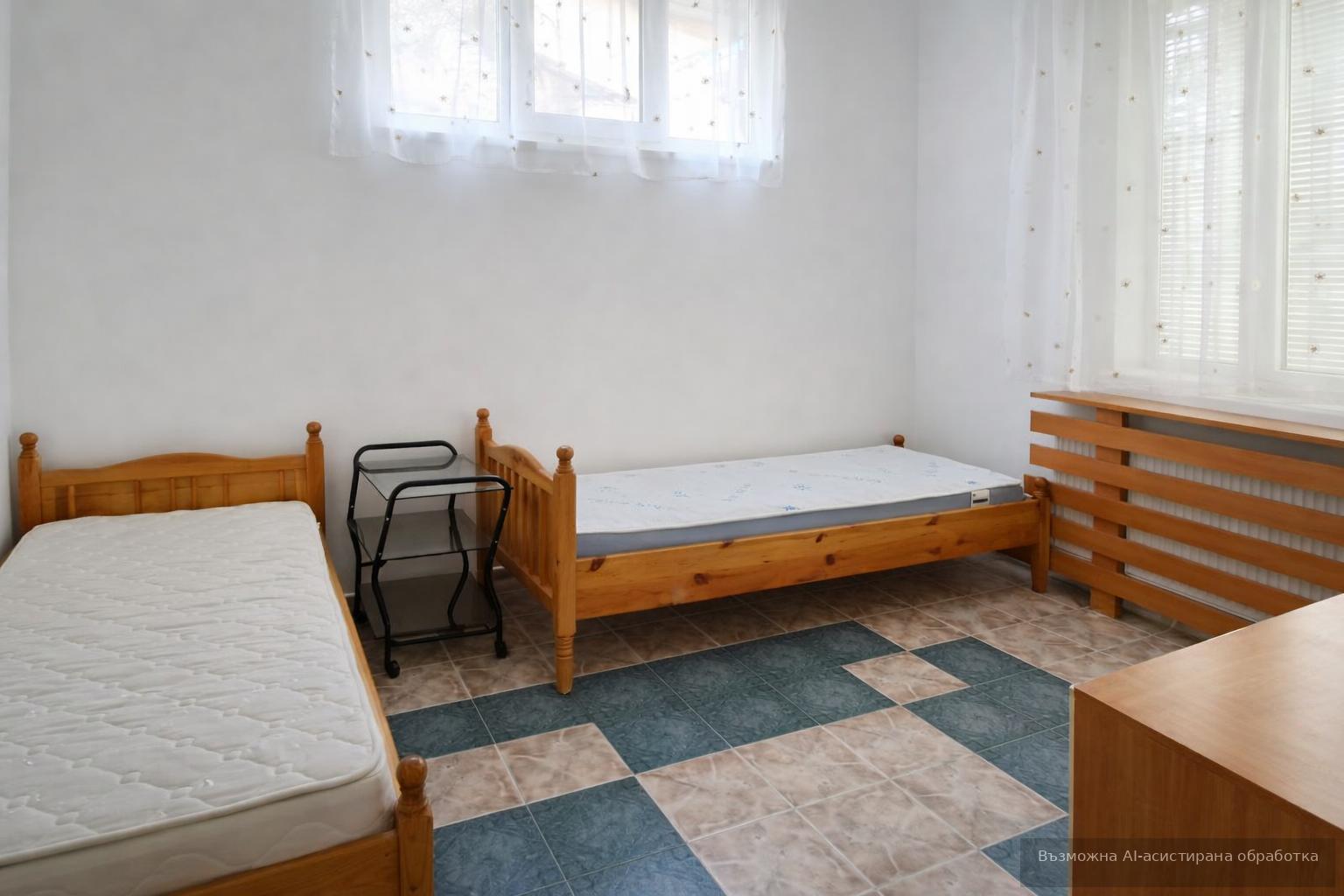 Под наем в София тристаен Център-ЦУМ ID 2227394