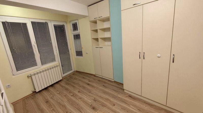 Тристаен апартамент под наем в ж.к. Кръстова вада, 2218248