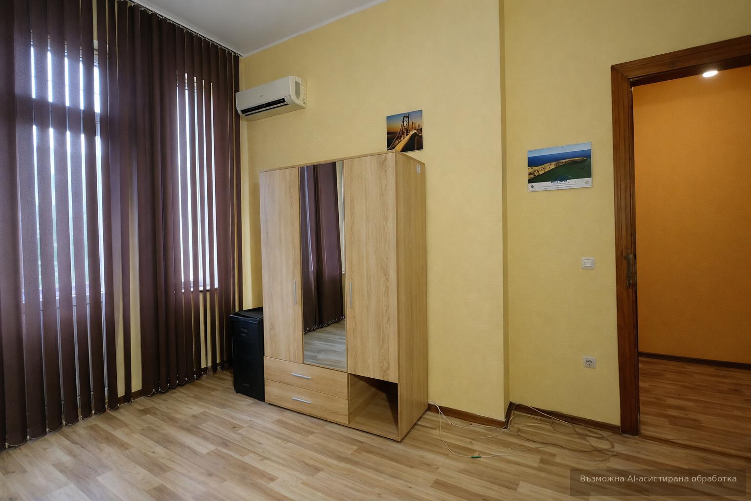 Тристаен апартамент под наем в ж.к. Банишора, 2229662