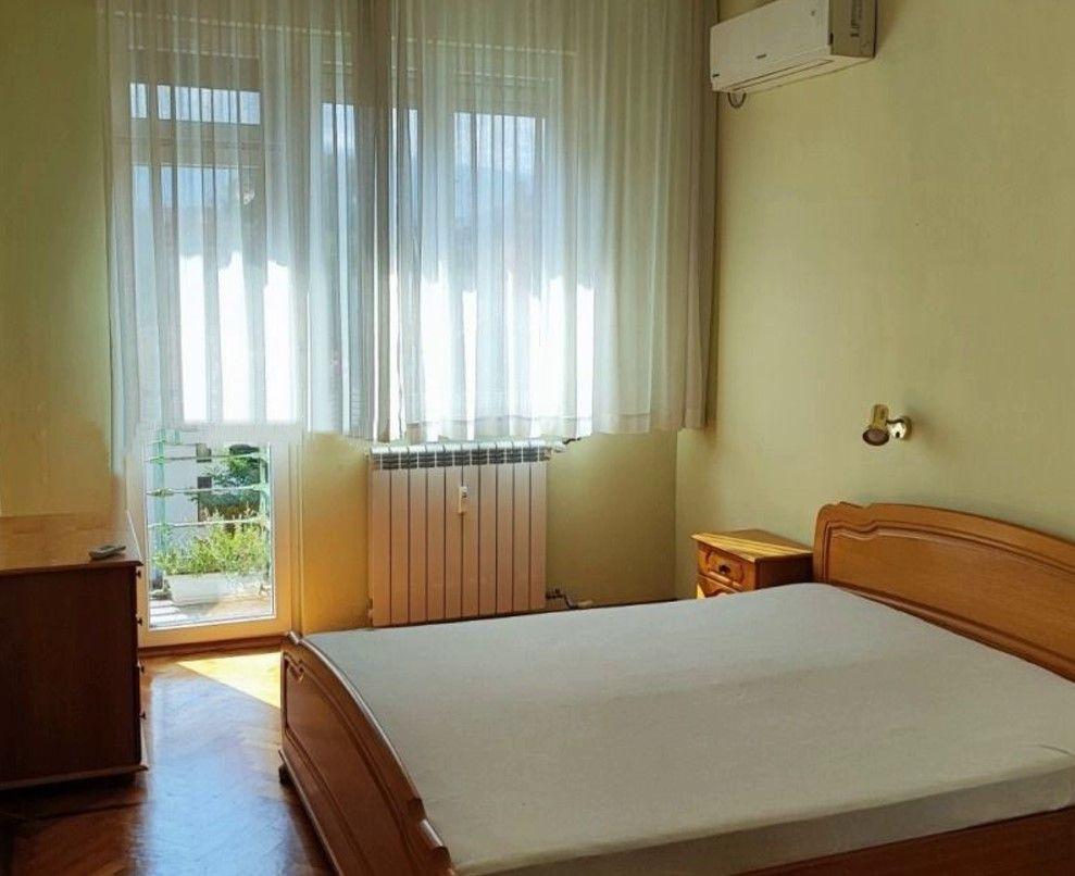 Тристаен апартамент под наем в центъра на София, 2214267