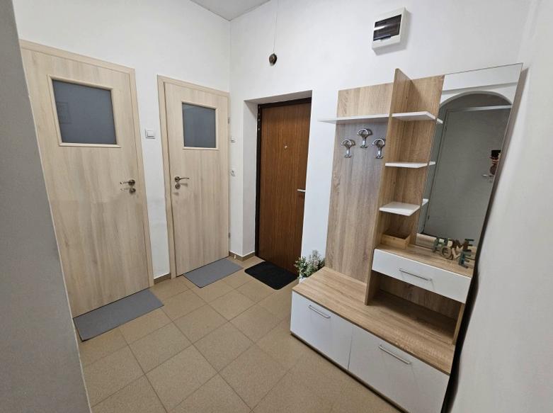 Тристаен апартамент под наем в ж.к. Лозенец, 2186963